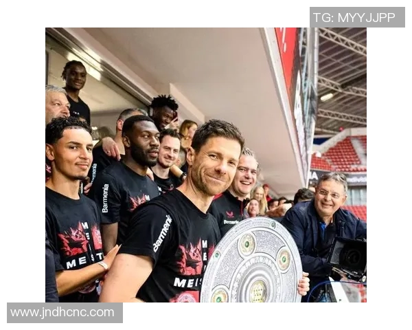 德甲豪门汉堡重返榜首，雨后春笋绽放光芒