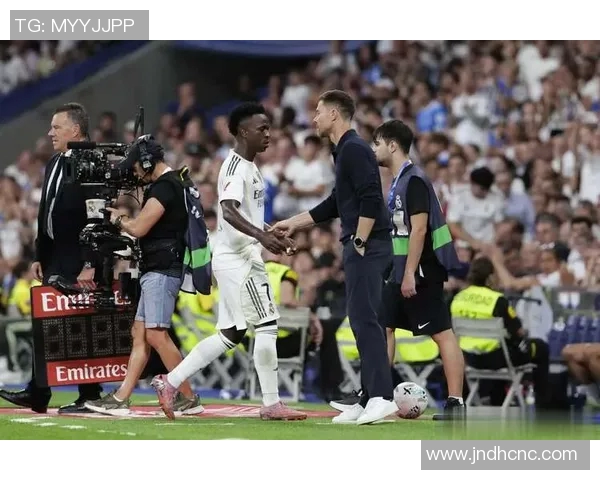 皇马历史上第34次荣膺西甲冠军，刷新纪录！