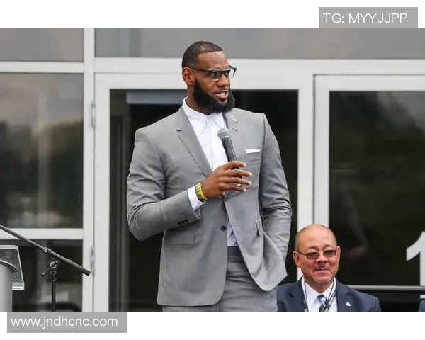 詹姆斯捐款百万，助力社区建设