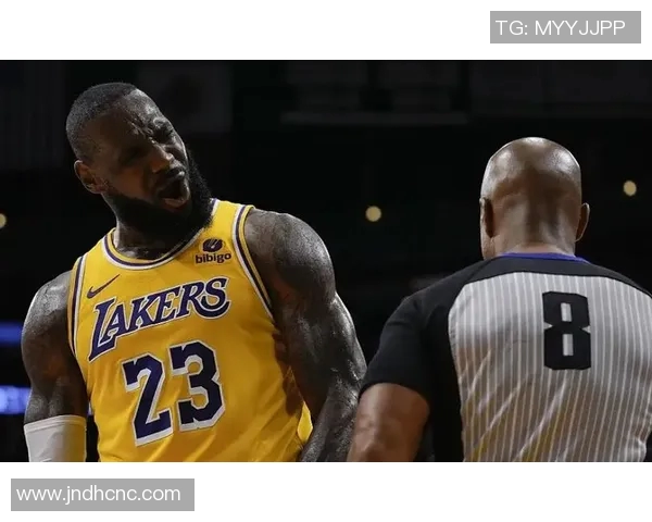 詹姆斯连续砍下30+得分，领导湖人队向前进