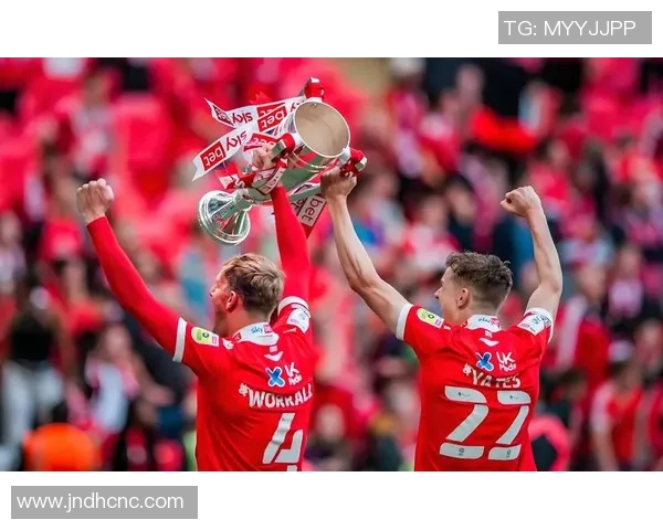 英超联赛：利物浦主场惨败，曼城稳坐榜首位置