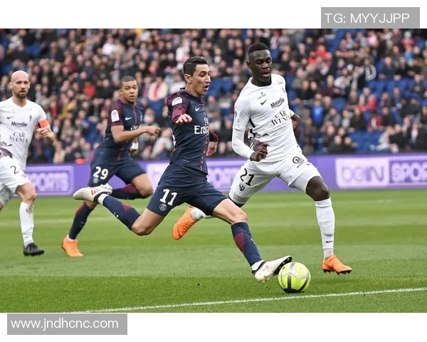 梅斯主场迎战巴黎圣日耳曼力争逆袭展现球队斗志与实力