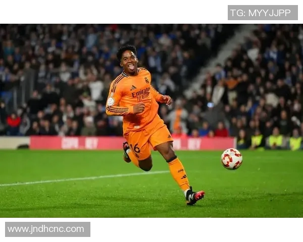 恩德里克的崛起之路：从青涩少年到足球新星的传奇故事